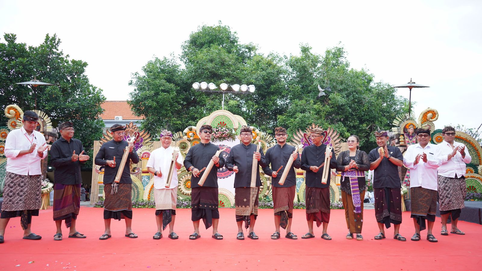 Meriahkan HUT ST Brahmacarya, Sekda Alit Wiradana Buka Adhimukti Upangga Brahmacarya ST Banjar Puseh Kangin