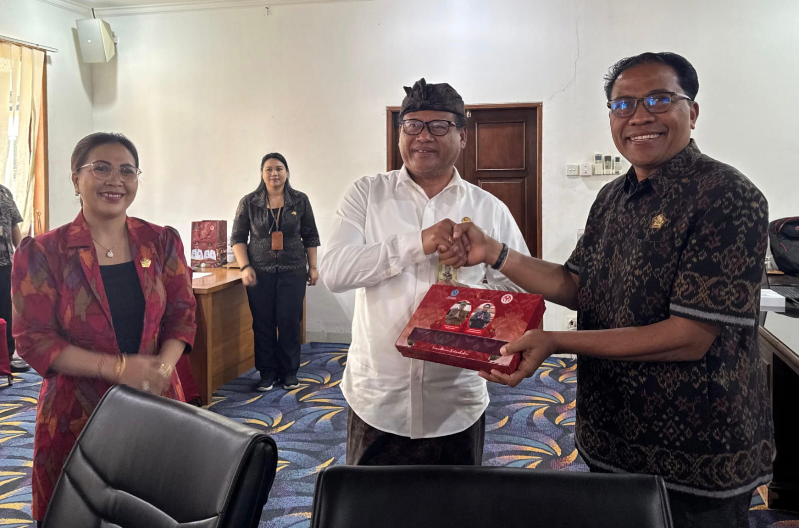 Terima Kunker DPRD Kabupaten Buleleng, Sekda alit Wiradana: Wahana  Sharing Kebijakan Penyelenggaraan Pemerintah Desa/Kelurahan