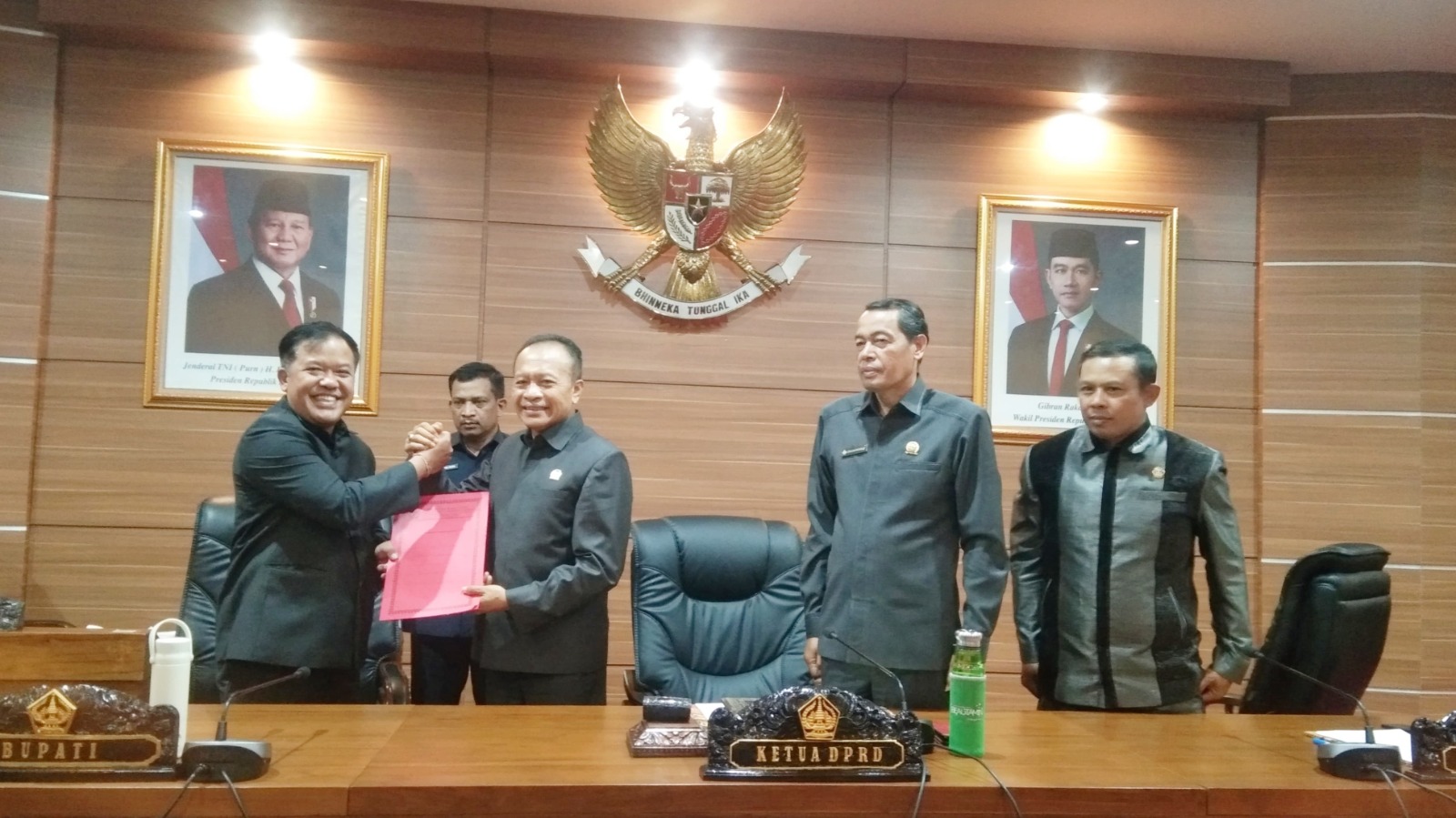 DPRD Bangli Tetapkan Ranperda Perubahan APBD 2025 Jadi Perda