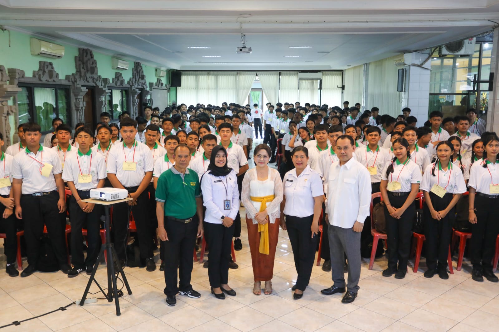 Sosialisasi Narkoba di SMK Pariwisata Mengwitani dan SMK TI Mengwitani