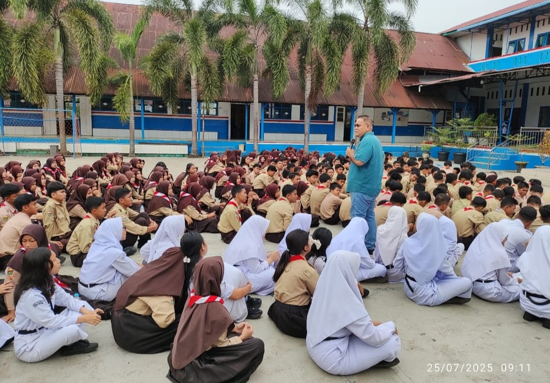 Ketum JMSI Teguh Santosa Motivasi Siswa SMPN 1, Minat Baca di Indonesia Rendah