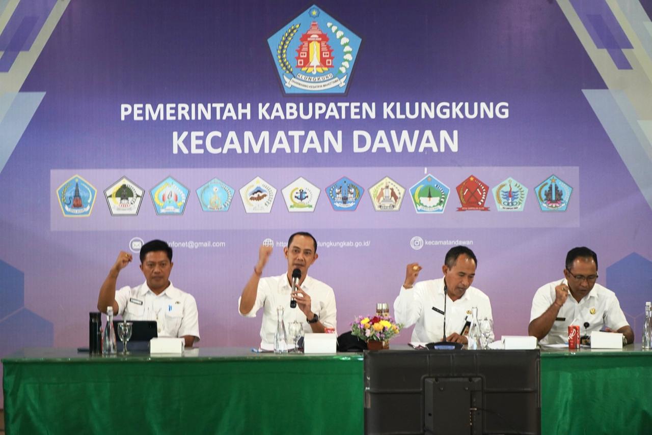 Wabup Tjok Surya Ajak Perangkat Desa Bekerja Tulus dan Patuhi Regulasi