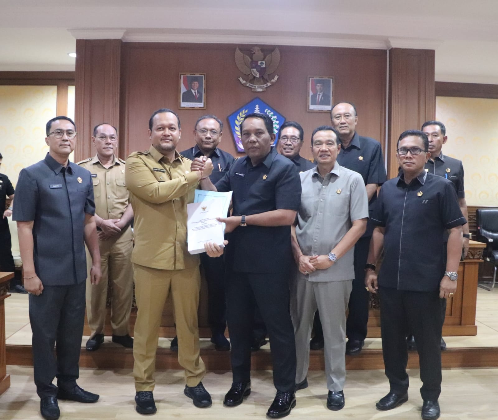 Wabup Bagus Alit Sucipta Serahkan Dokumen Ranperda RPJMD Badung 2025-2029