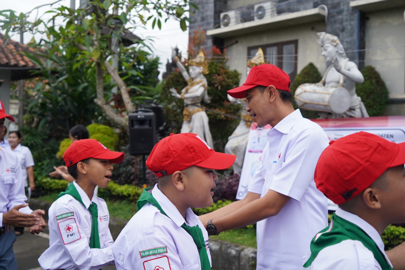 Wabup Tjok Surya Lepas Kontingen PMI  Klungkung ke Ajang Jumbara V