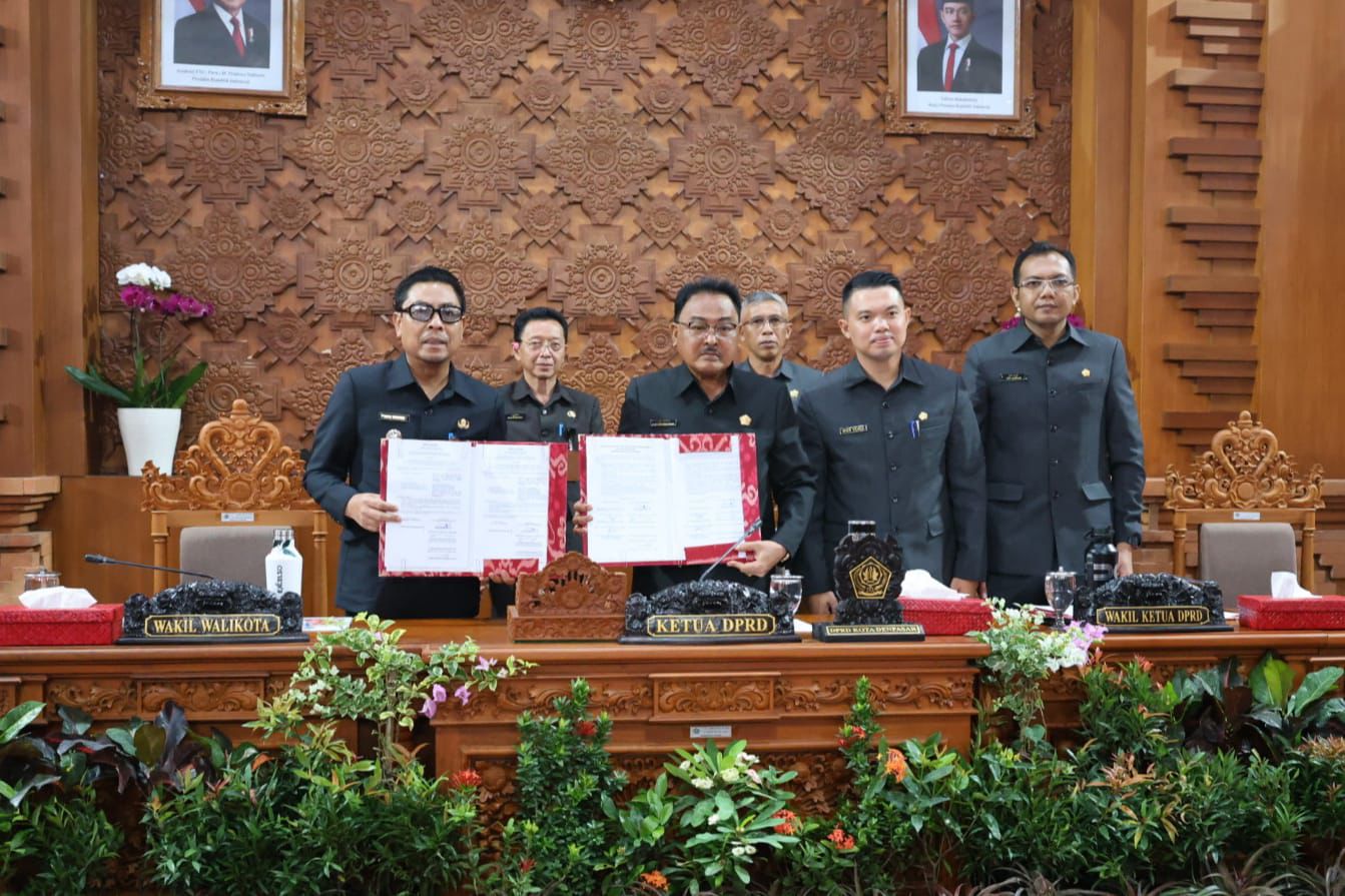 Sidang Paripura DPRD Denpasar, Wawali Arya Wibawa Sampaikan  Rancangan KUA dan PPAS APBD 2026