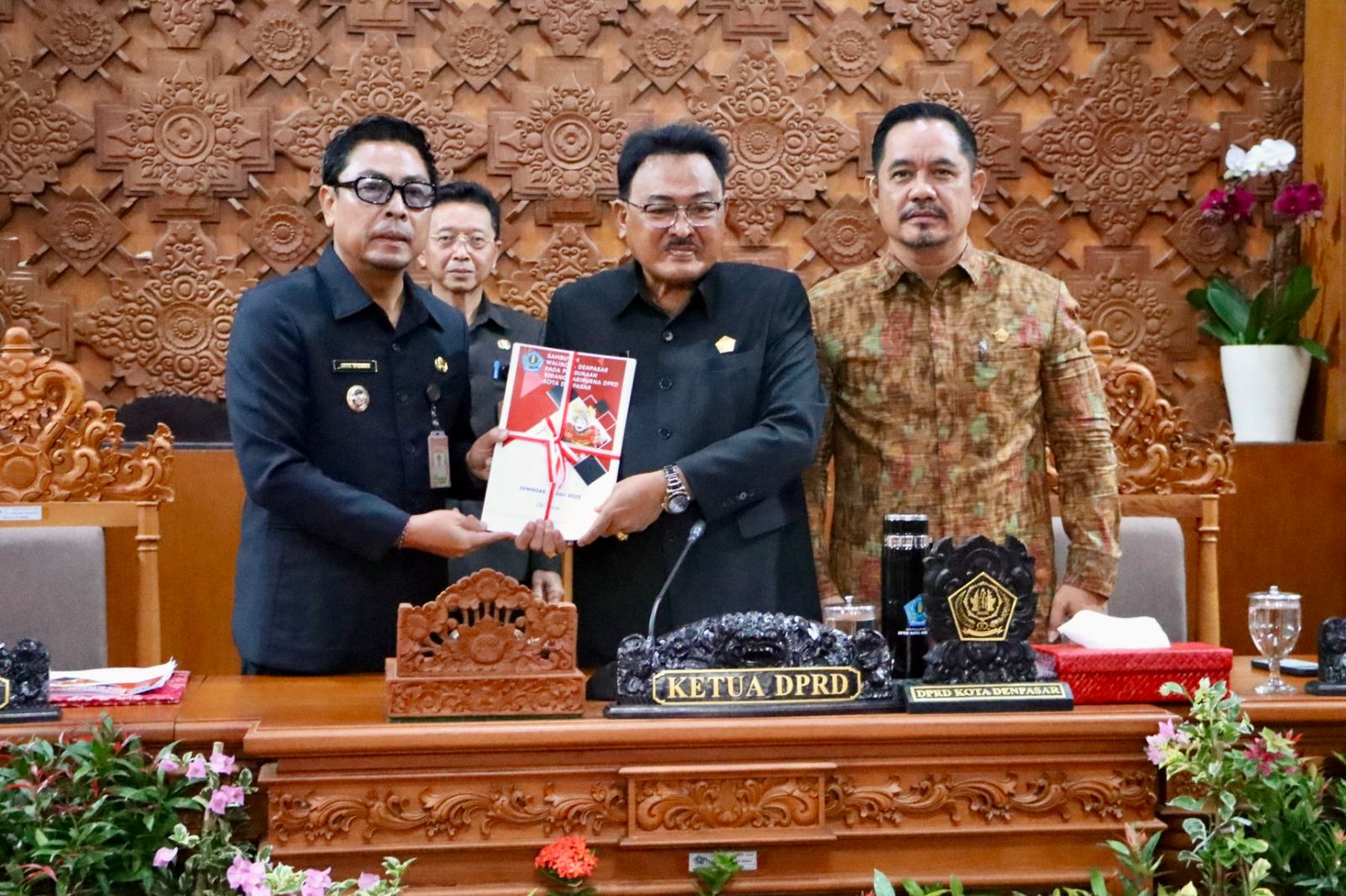 Pembukaan Rapat Paripurna ke-21 Masa Persidangan II DPRD Kota Denpasar, Wawali Arya Wibawa Sampaikan Ranperda Tentang Perubahan Atas Perda 5 Tahun 2023