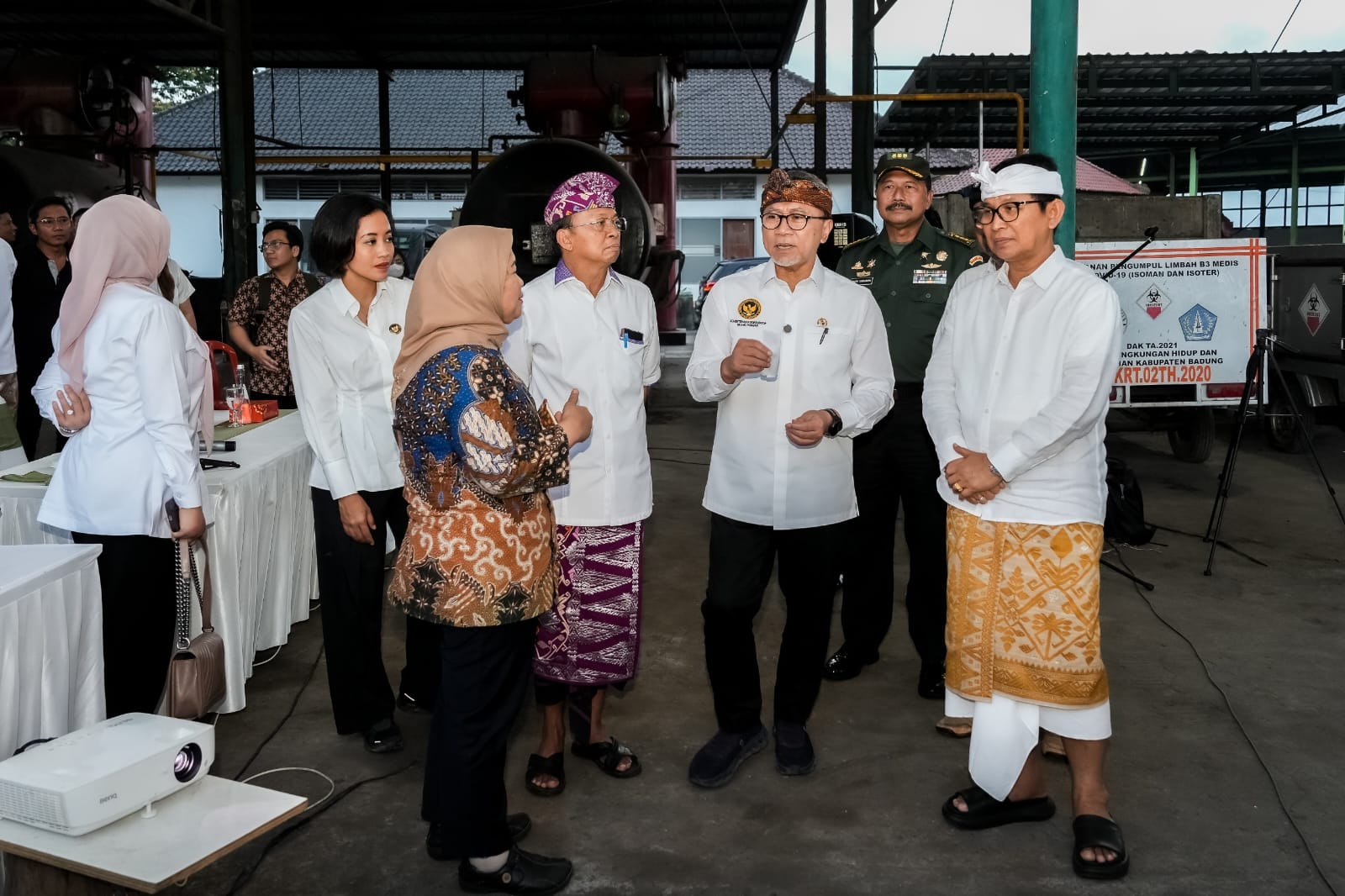 Menko Pangan Zulkifli Hasan Kunjungi TPST Mengwitani