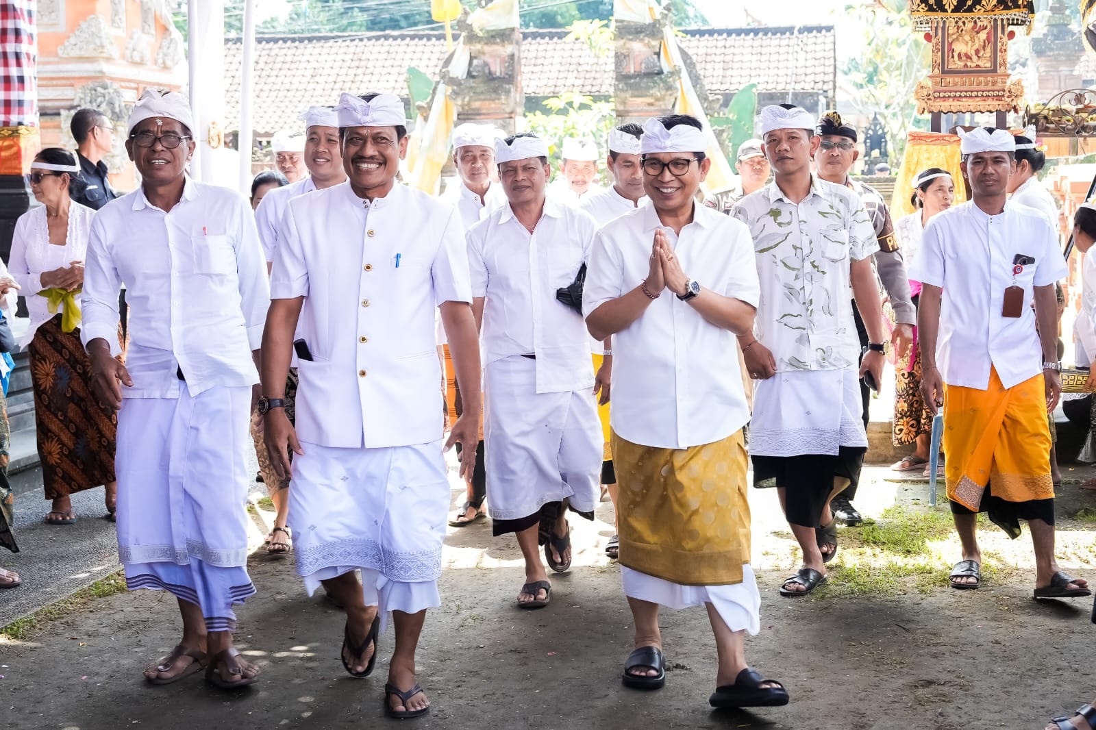 Bupati Adi Arnawa Hadiri Karya Mapedudusan, Ngenteg Linggih di Pura Anyar Desa Adat Umahanyar