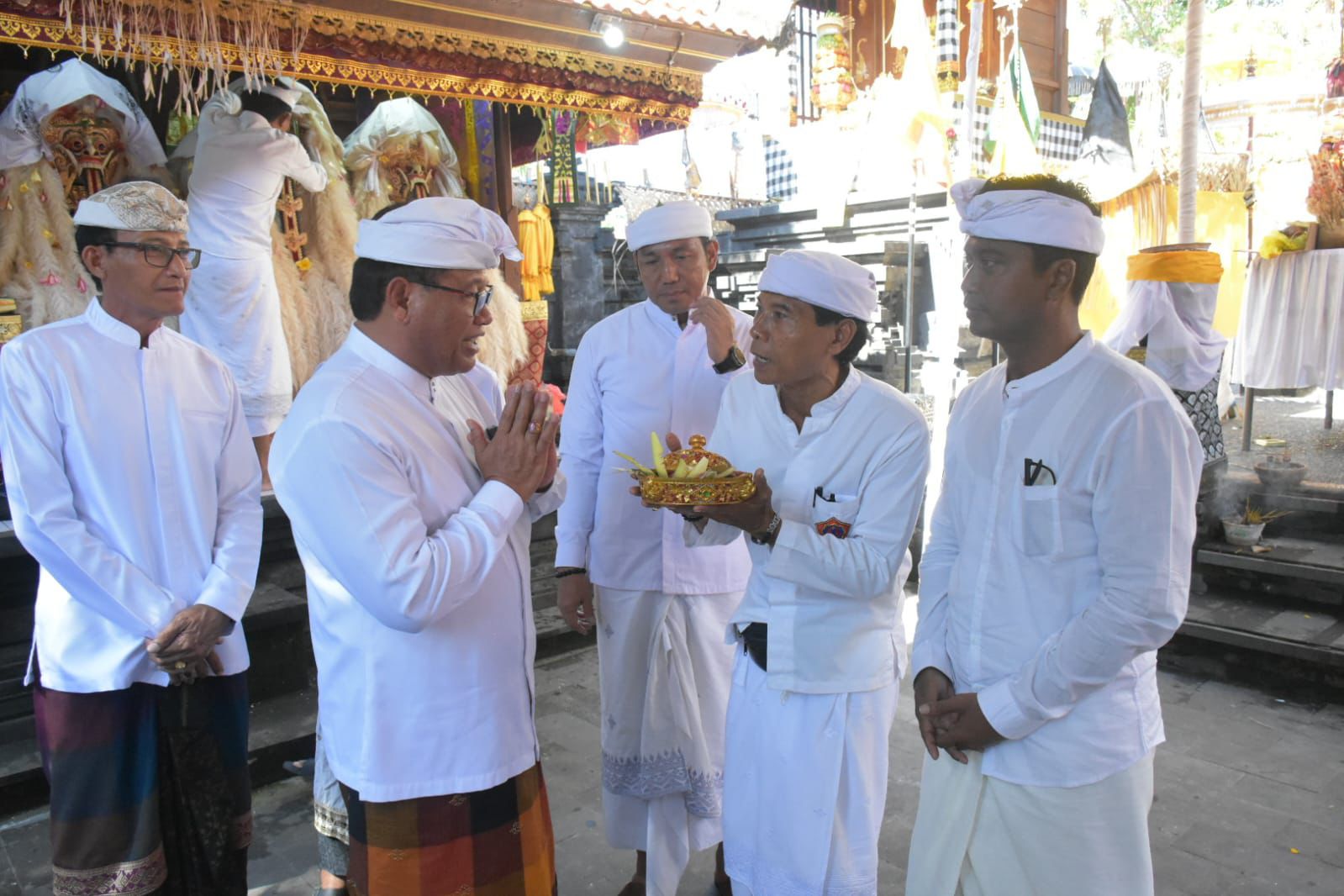 Sekda Alit Wiradana Hadiri Puncak Karya di Pura Kahyangan dan Prajapati Dalem Tegeh Gumi