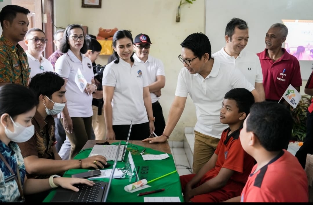 Bupati Adi Arnawa Launching Program Cek Kesehatan Gratis Sekolah