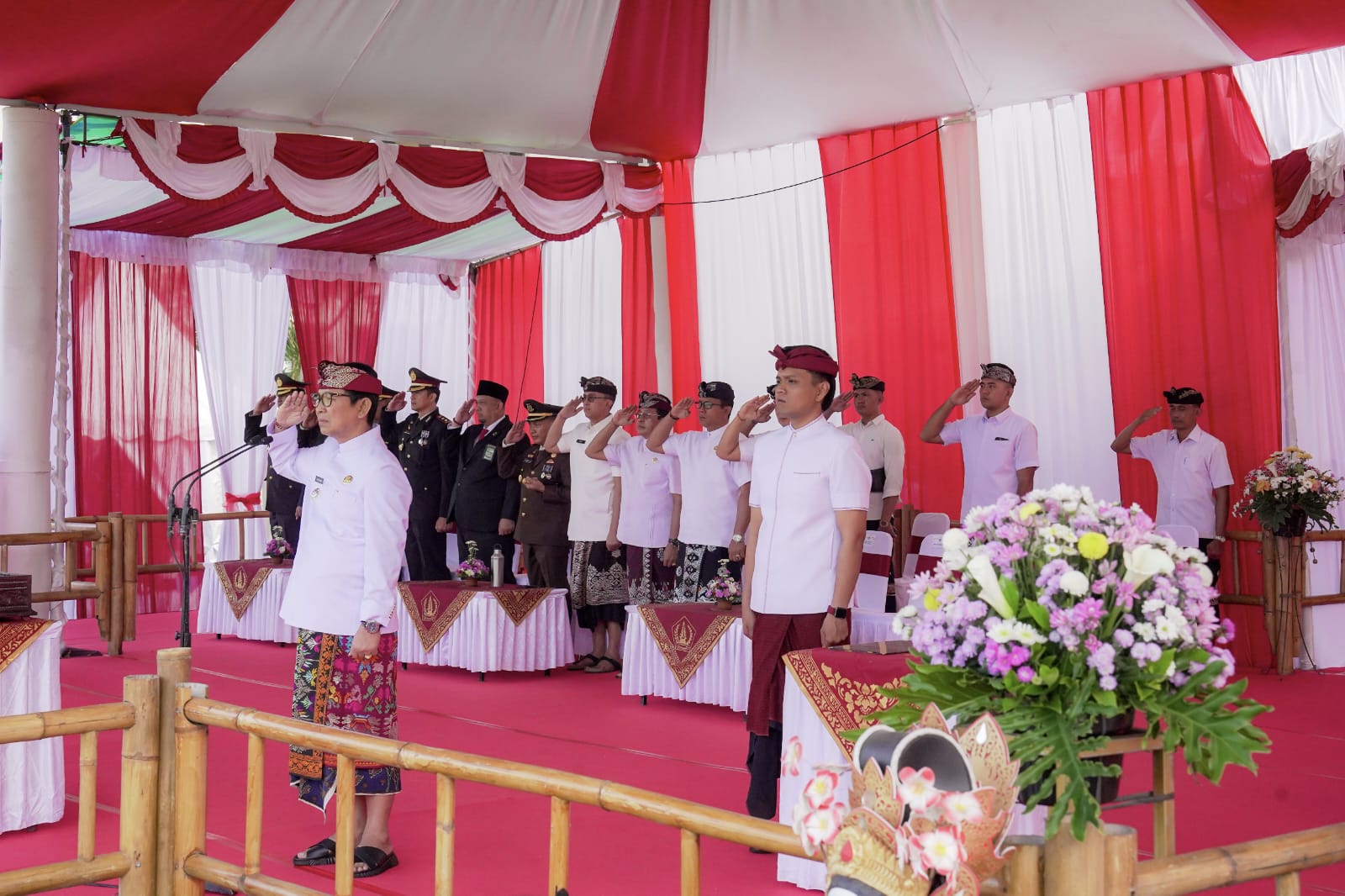 Bupati Adi Arnawa Menjadi Inspektur Upacara Peringatan HUT Ke-80 Kemerdekaan RI 