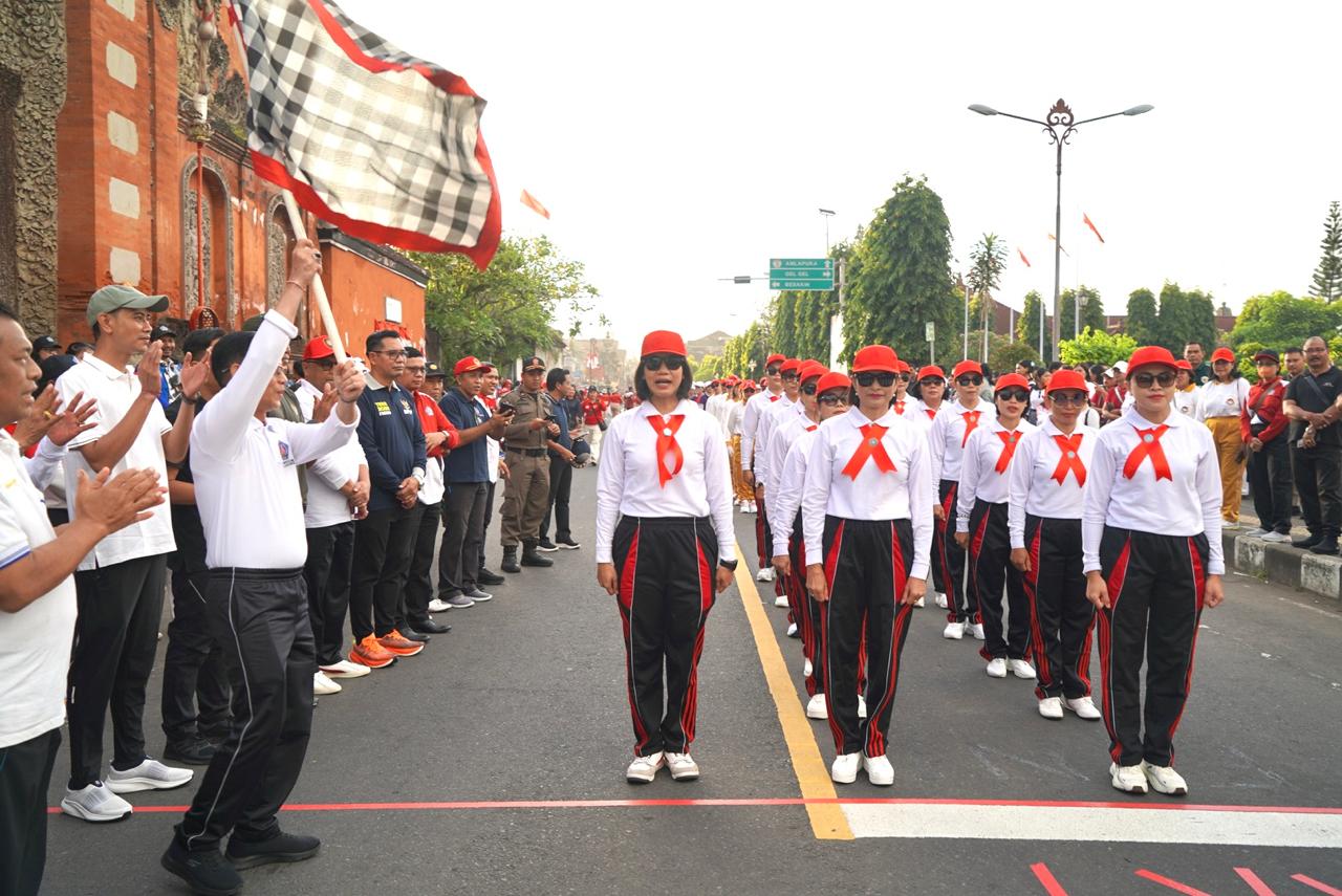 Meriahkan HUT Ke-80 Kemerdekaan RI, Bupati Satria Lepas Lomba Gerak Jalan 5K