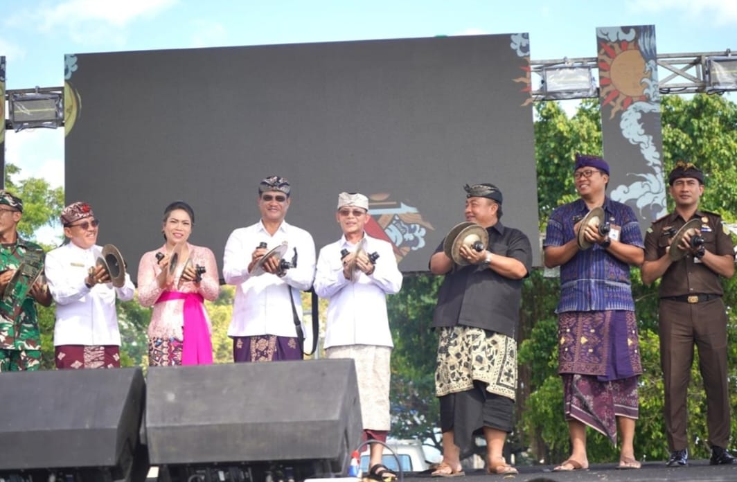 Bupati Satria Apresiasi  Gelaran Festival Surya Metu Nusa Penida