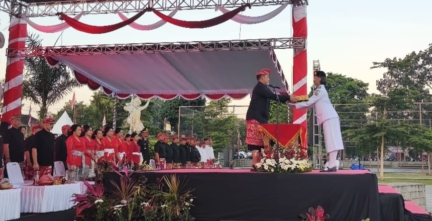 Upacara Penurunan Bendera Merah Putih di Bangli Berlangsung Khidmat