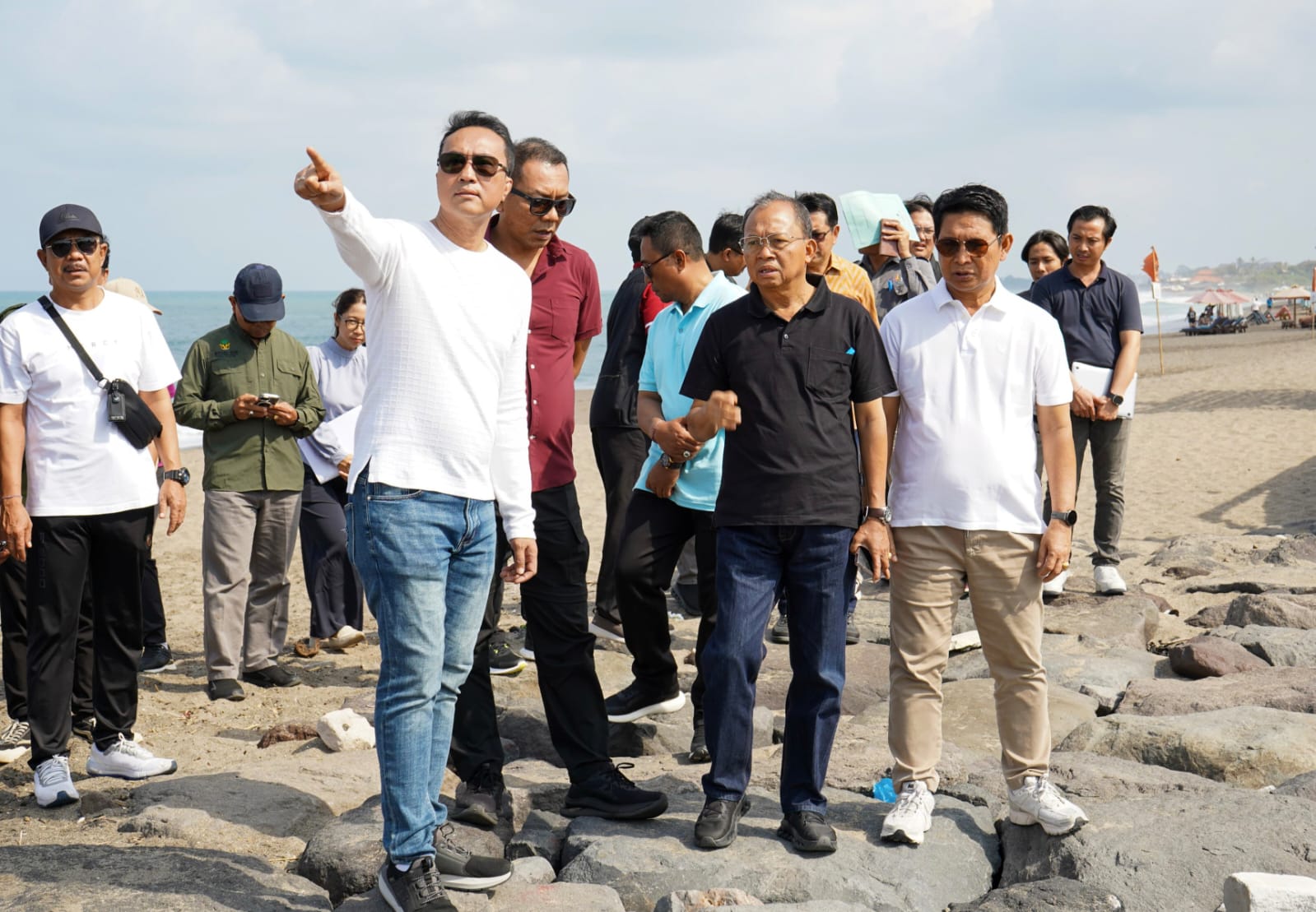Gubernur Koster Bersama Bupati Adi Arnawa sidak Resort Baru, Atlas dan Finns di Pantai Berawa