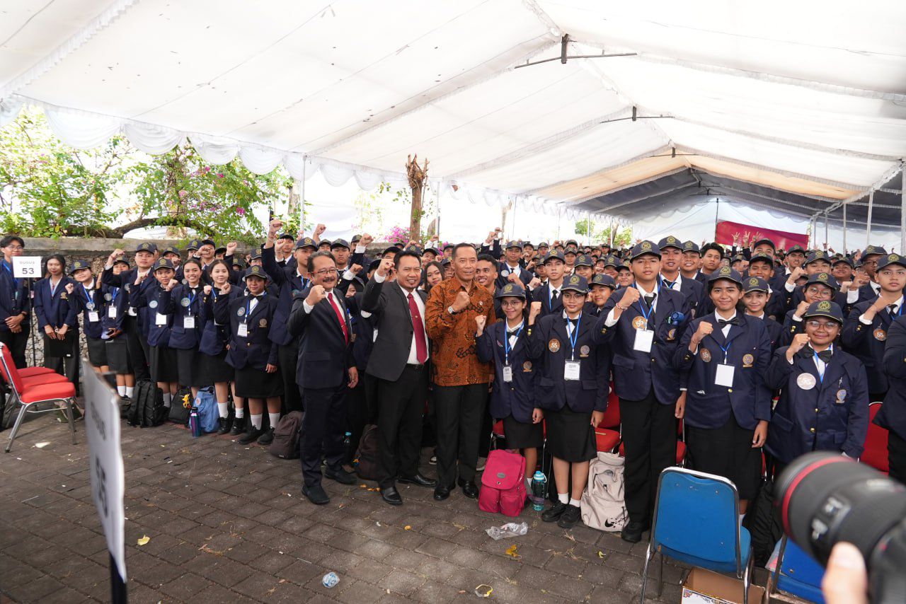 Hadiri PKKMB Unud, Wamen Dikti Tekankan Hindari Bulying, Judol dan Narkoba