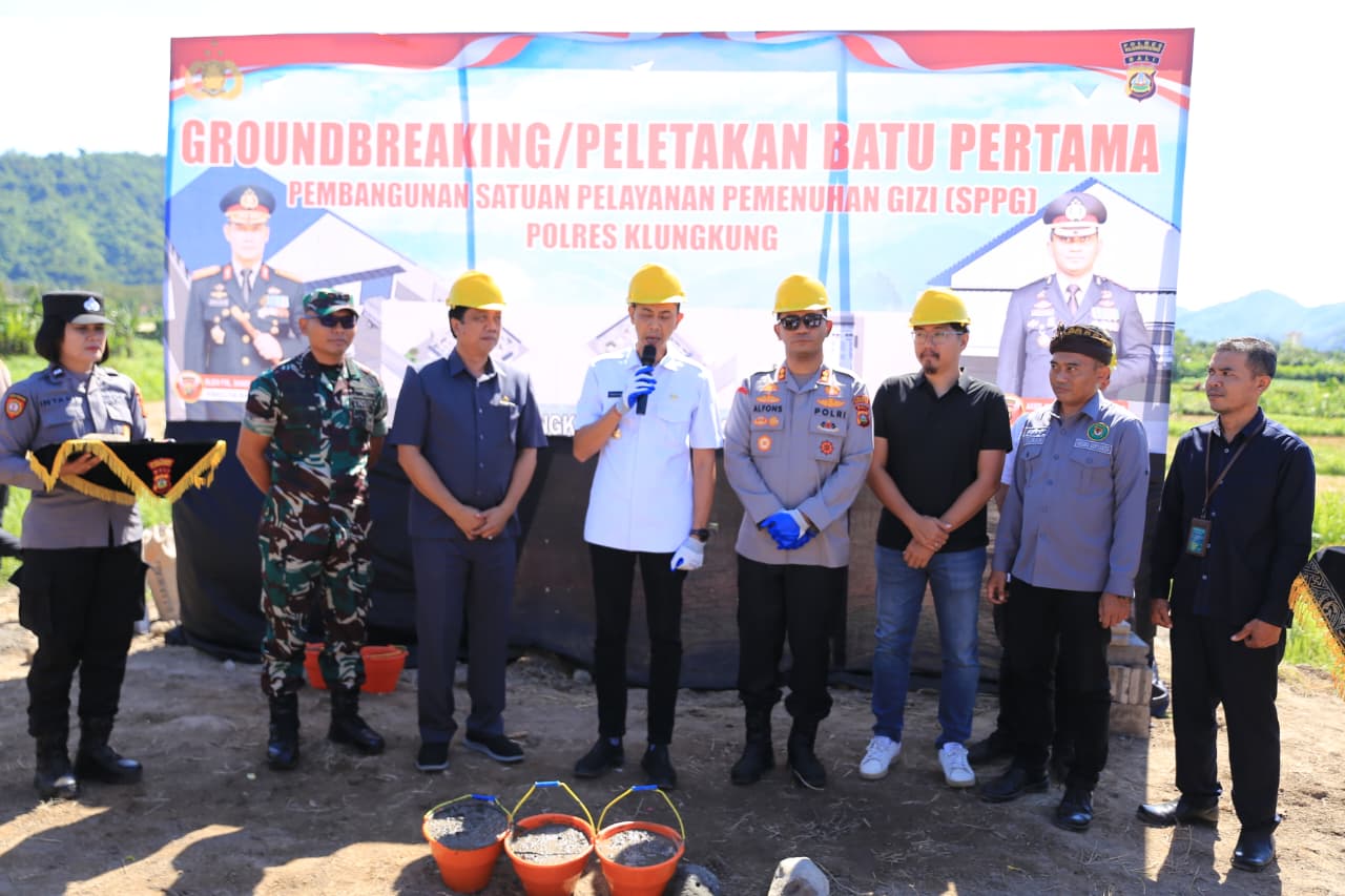 Wabup Tjok Surya Bersama Kapolres Klungkung Letakan Batu Pertama Pembangunan Dapur SPPG