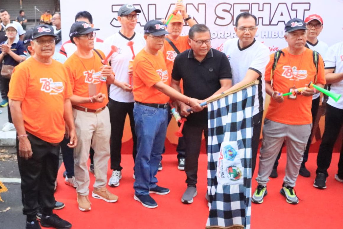 Peringati Hari Koperasi Ke-78, Diskop UMKM Denpasar Gelar Jalan Sehat