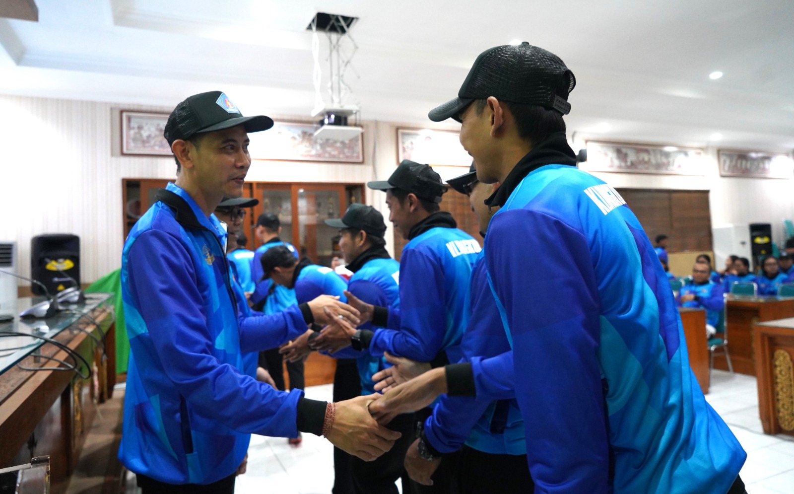 Wabup Tjok Surya Lepas Kontingen Klungkung Ikuti Turnamen IV Korpri Bali